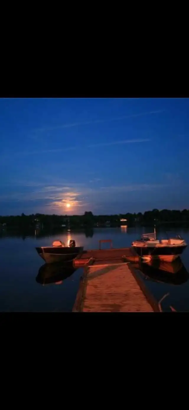 BEAUTIFUL WATERFRONT HOME NEAR KINGSTON ON. (VERONA)