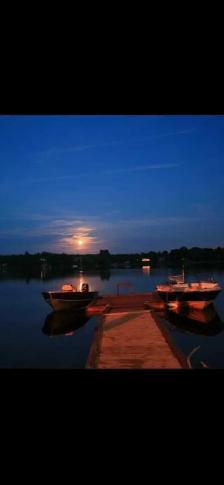 BEAUTIFUL WATERFRONT HOME NEAR KINGSTON ON. (VERONA)