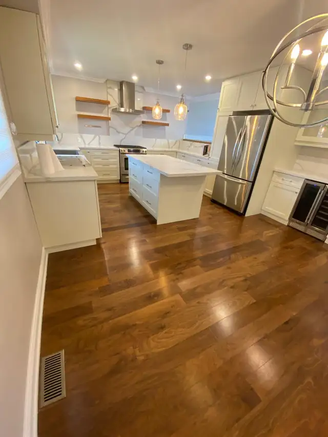 BIGHT AND SPACIOUS ROOM FOR RENT MISSISAUGA - ERIN MILLS DUNDAS