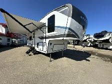 Fifth-Wheel Comfort in 28'6'!