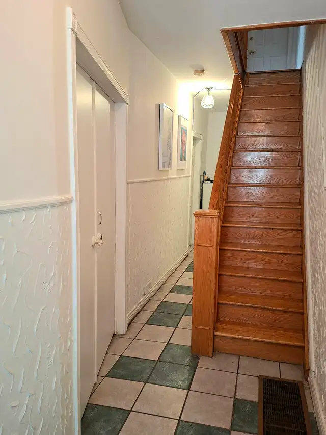 Nice Room for Rent - Western Downtown Toronto (Female only)