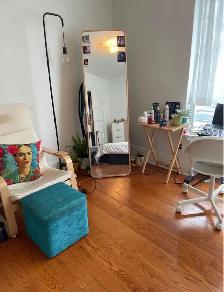 Nice Room for Rent - Western Downtown Toronto (Female only) - Photo 3