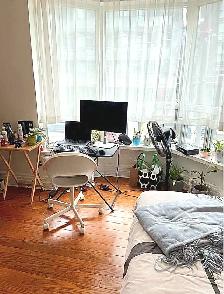 Nice Room for Rent - Western Downtown Toronto (Female only) - Photo 4
