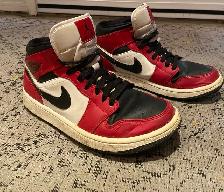 Air Jordan 1 Mid "Chicago Black Toe" – Men’s US 9 – Authentic