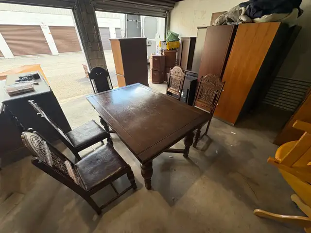 Free delivery antique solid oak dining table with 5 chairs