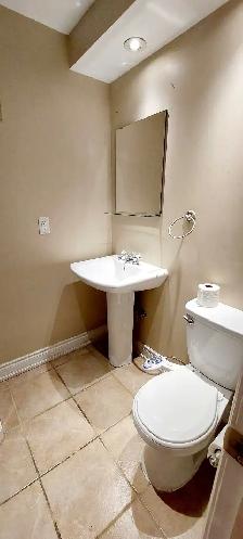 basement studio room available in Mississauga,beautiful area - Photo 5