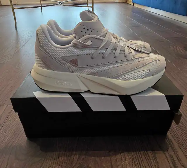 Womans Adidas Shoe