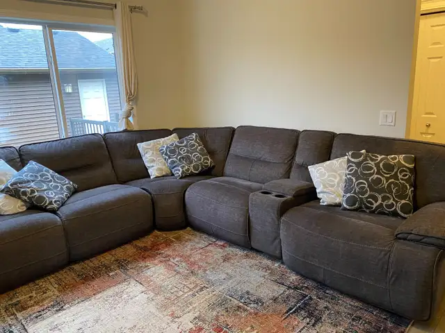 Recliner sectional like new receipt available