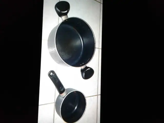 2 cooking pots for $10 or trade