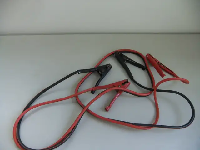 Cable a survoltage (booster)