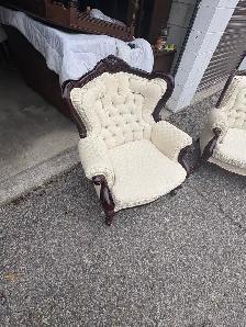 Free delivery used Vintage Style Tufted Sofa and Armchair Set - Photo 6