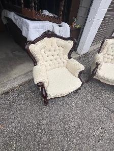 Free delivery used Vintage Style Tufted Sofa and Armchair Set - Photo 8