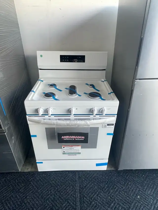 NEW 30" Frigidaire GAS  Range Stove (5.1 Cu.Ft) Steam Clean