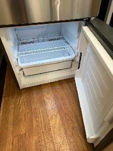 20.9 cu ft Refrigerator - Photo 3