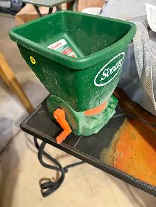 Seed or fertilizer spreader