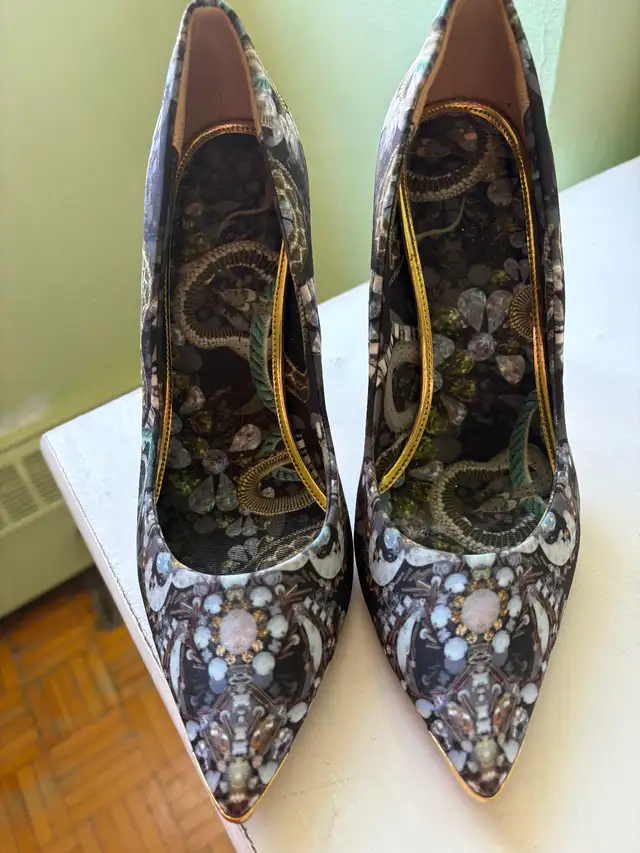 Elegant shoes for women