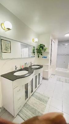 Bright Furnished Queen Room | 2nd Floor | All Inclusive - Photo 3