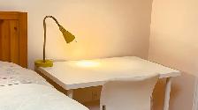 Bright Furnished Queen Room | 2nd Floor | All Inclusive - Photo 4