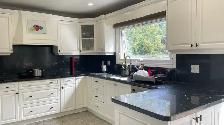 Bright Furnished Queen Room | 2nd Floor | All Inclusive - Photo 9