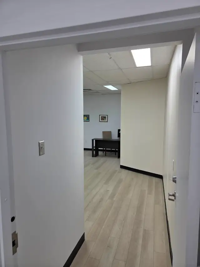 Bureau professionnel lumineux disponible | Côte-des-Neiges, Mont