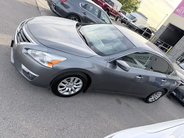 2014 Nissan Altima - LOW KMs! CLEAN CARFAX!