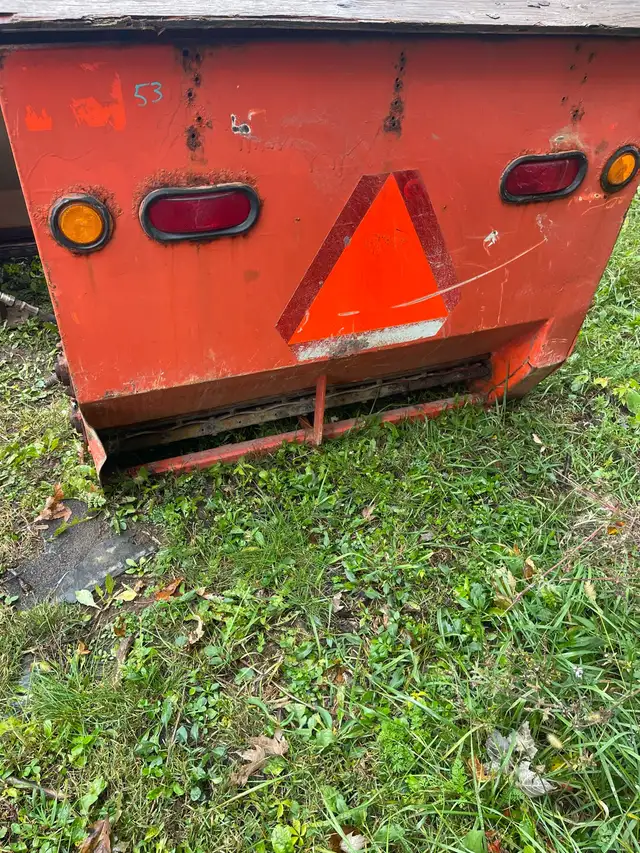 3 pth salt spreader