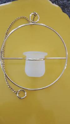1 ACCROCHE CHANDELIER: LUSTRE EN MÉTAL OU EN VERRE: $10.00