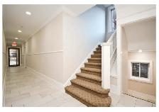 Beautifully Renovated 3-Bedroom Apartment - Photo 8