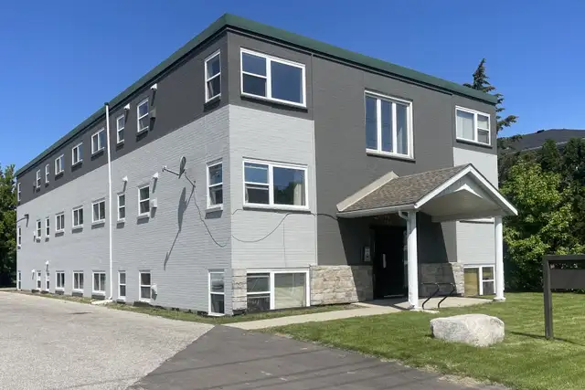 4-289 Indian Rd S, Sarnia- Updated 1-Bedroom Lower Unit Close to