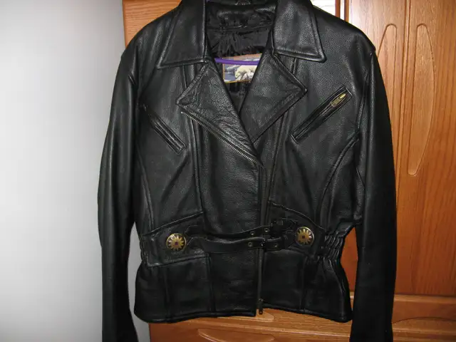 VESTE DE CUIR POUR DAME GRANDEUR 8 ANS