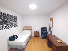 Room - $750 (incl. Utils) near Algonquin College, Bayshore, IKEA - Photo 3