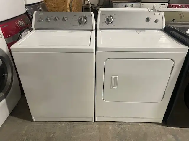 Laveuse sécheuse traditionnelles blanches Whirlpool