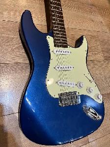 Academy Strat style electric guitar w/  gig bag and practice amp - Photo 3