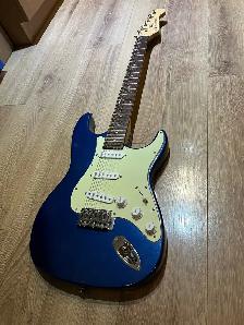Academy Strat style electric guitar w/  gig bag and practice amp - Photo 4