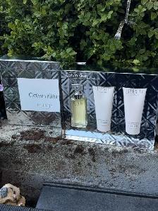 Calvin Klein Eternity for Women Gift Set — Brand New - Photo 2