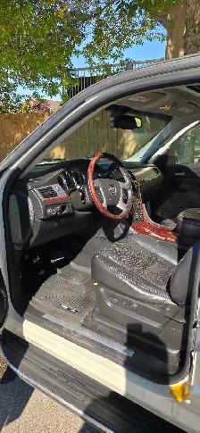 2010 Cadillac Escalade - Photo 3