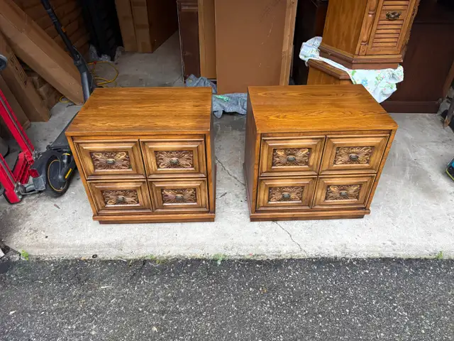 Free delivery used 2 Vintage Oak Wood End Table