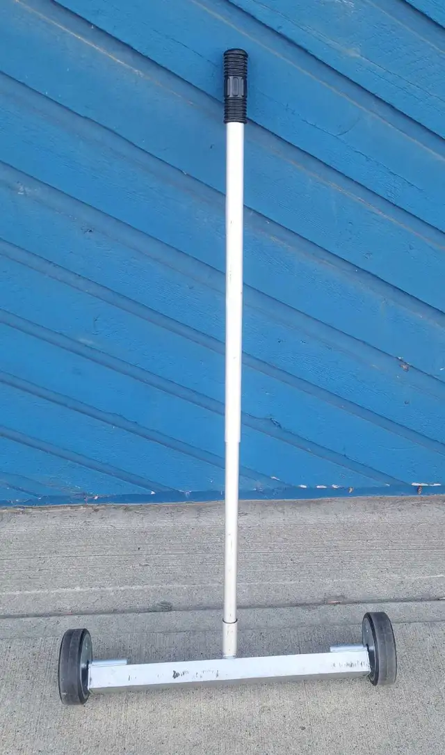 24'Surepick 73223 Magnetic Broom (32582640)