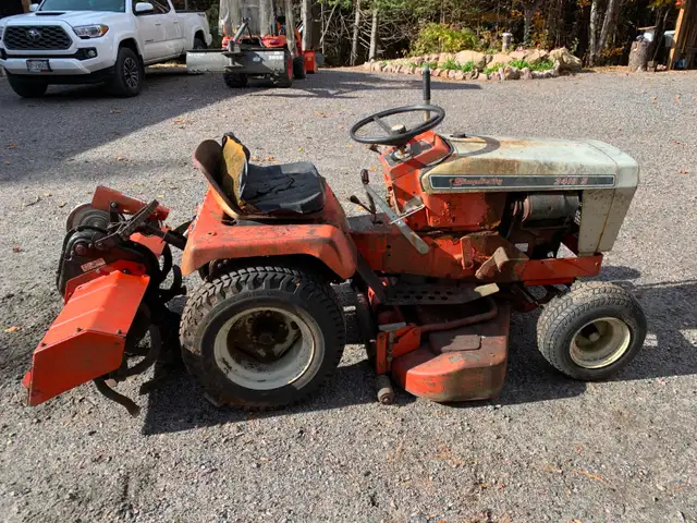 VINTAGE SIMPLICITY GARDEN TRACTOR