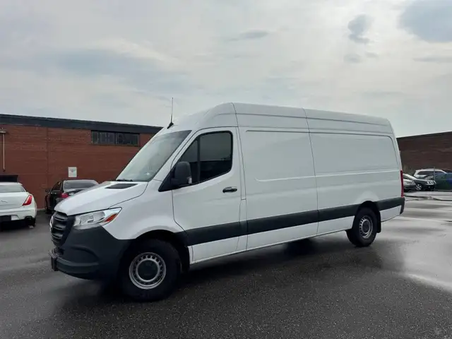 2024 Mercedes-Benz Sprinter 2500 High Roof Cargo Van - 74,568 km