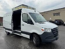 2024 Mercedes-Benz Sprinter 2500 High Roof Cargo Van - 74,568 km - Photo 4