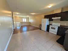 22 Carleton St N, Thorold - All Inclusive 3 Bedroom Main Unit - Photo 5