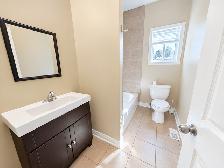 22 Carleton St N, Thorold - All Inclusive 3 Bedroom Main Unit - Photo 11