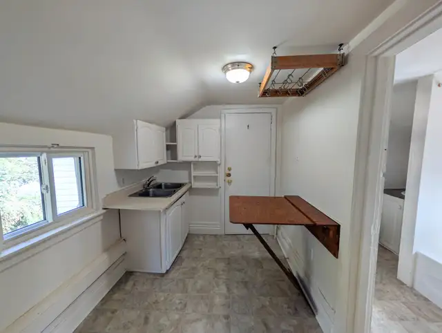 42 Leeper St, St. Catharines - All Inclusive Bachelor Unit