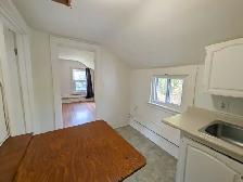 42 Leeper St, St. Catharines - All Inclusive Bachelor Unit - Photo 2