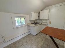 42 Leeper St, St. Catharines - All Inclusive Bachelor Unit - Photo 3