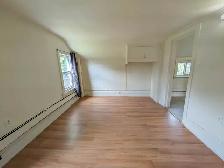 42 Leeper St, St. Catharines - All Inclusive Bachelor Unit - Photo 4