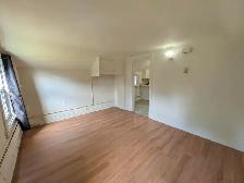 42 Leeper St, St. Catharines - All Inclusive Bachelor Unit - Photo 5