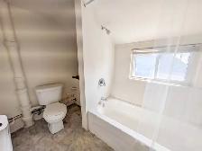 42 Leeper St, St. Catharines - All Inclusive Bachelor Unit - Photo 8