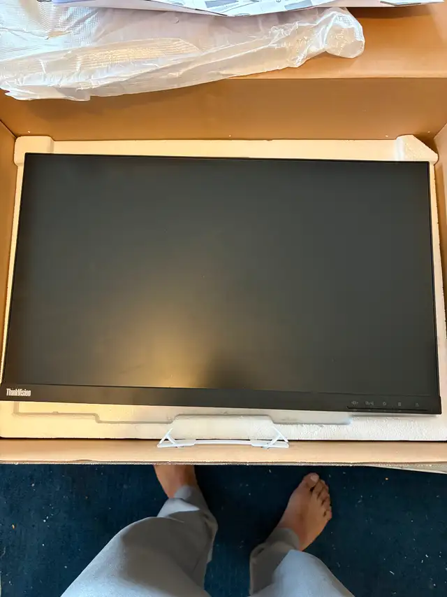 Lenovo ThinkVision T24i-19 23.8' Full HD IPS Monitor – Vaughan